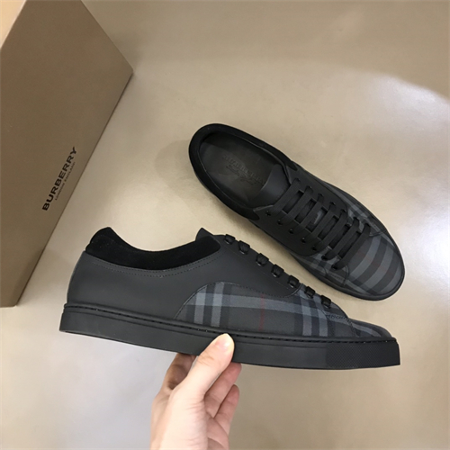 Burberry Shoes-M-787
