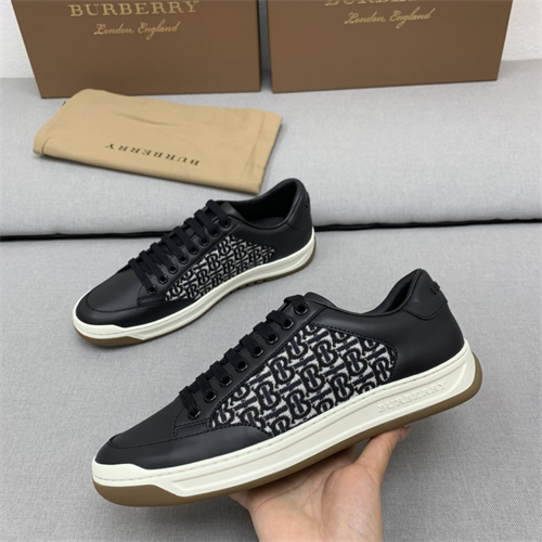 Burberry Shoes-M-790