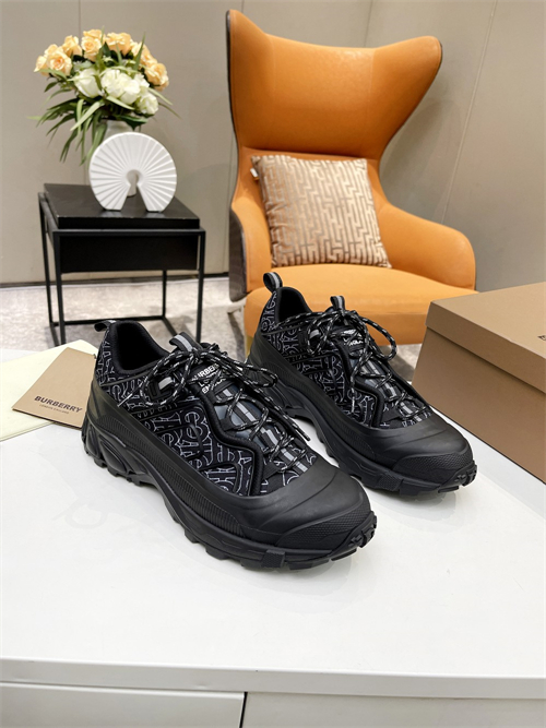 Burberry Shoes-M-793