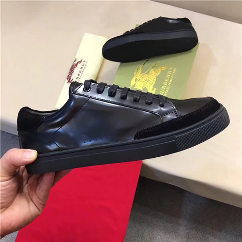 Burberry Shoes-M-008