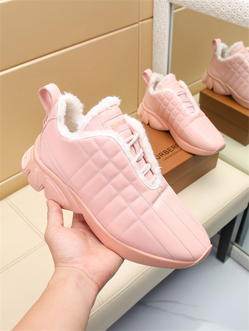 Burberry Shoes-M-819