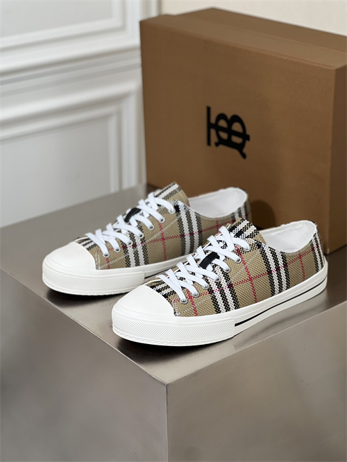 Burberry Shoes-M-828