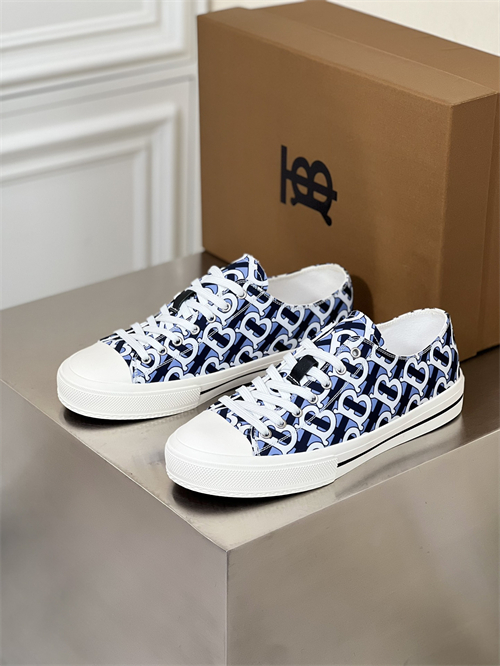 Burberry Shoes-M-832