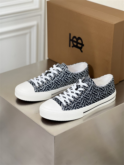 Burberry Shoes-M-833