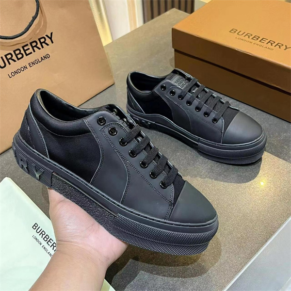 Burberry Shoes-M-842