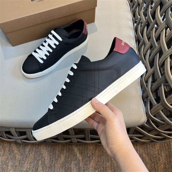 Burberry Shoes-M-856