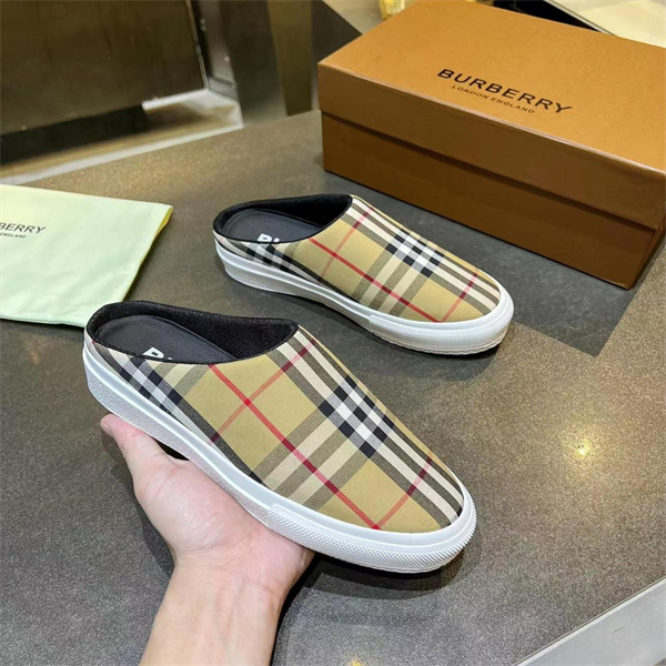 Burberry Shoes-M-861