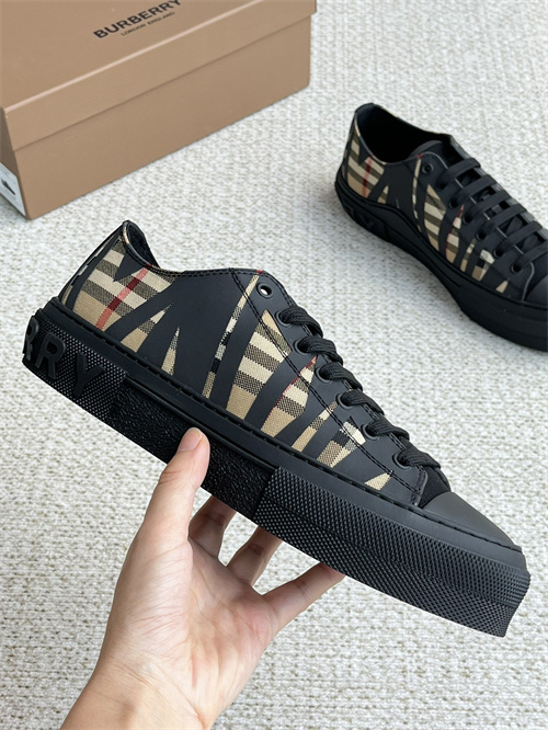 Burberry Shoes-M-0883