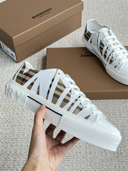 Burberry Shoes-W-0110