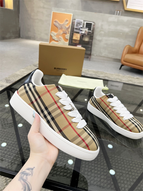 Burberry Shoes-W-0035