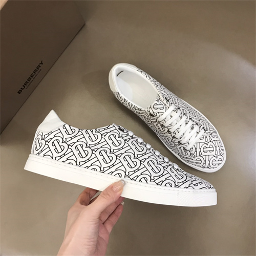 Burberry Shoes-M-0947