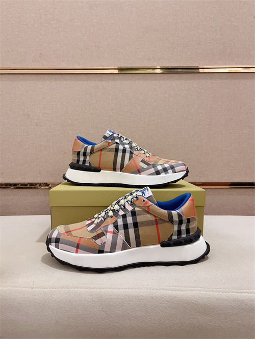 Burberry Shoes-M-0962