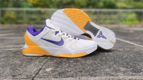 Kobe Bryant 7-M-0016