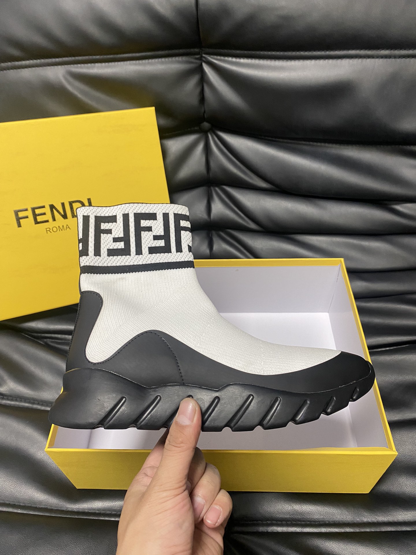 Fendi Shoes-M-0850