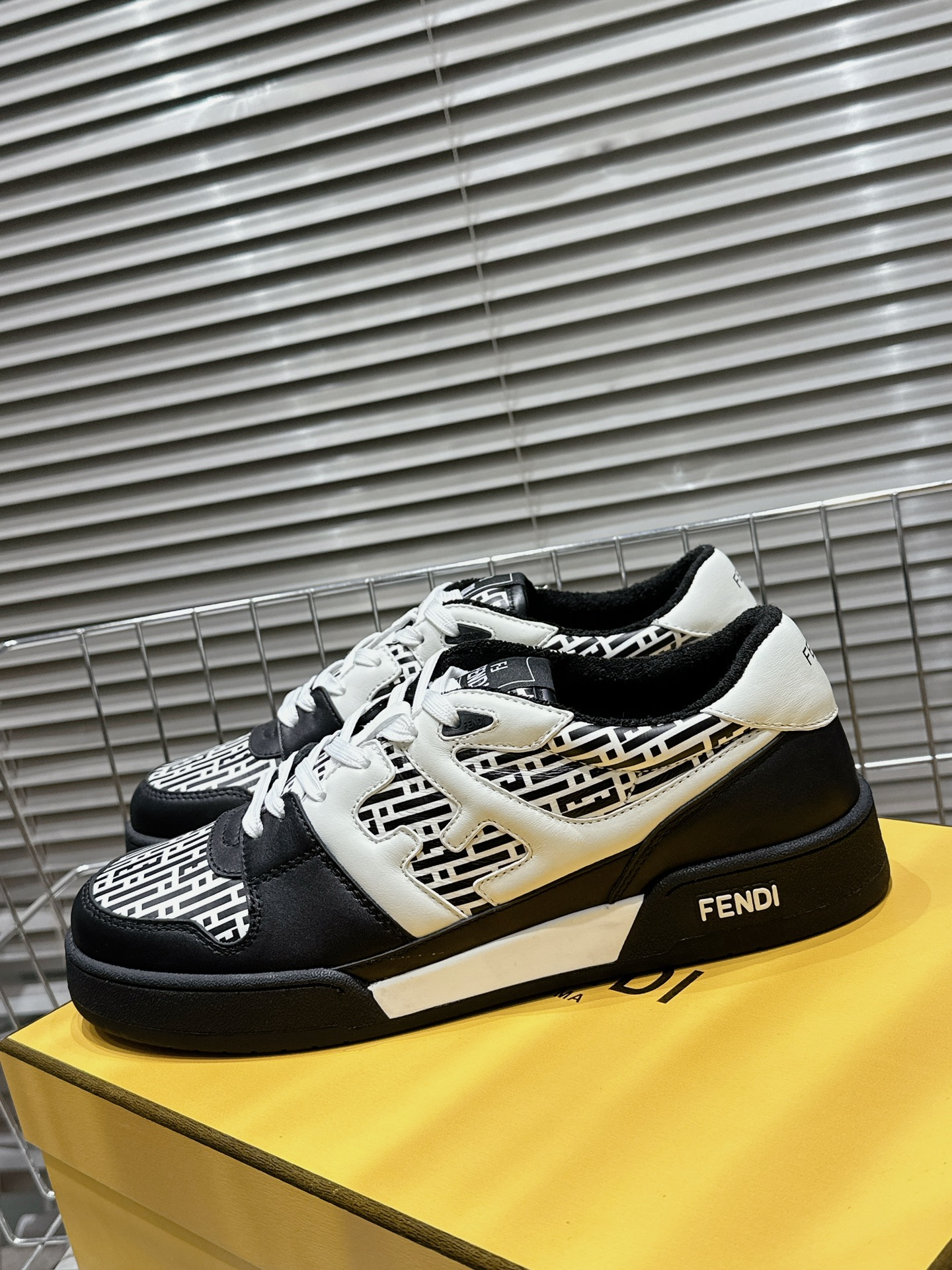 Fendi Shoes-M-0872