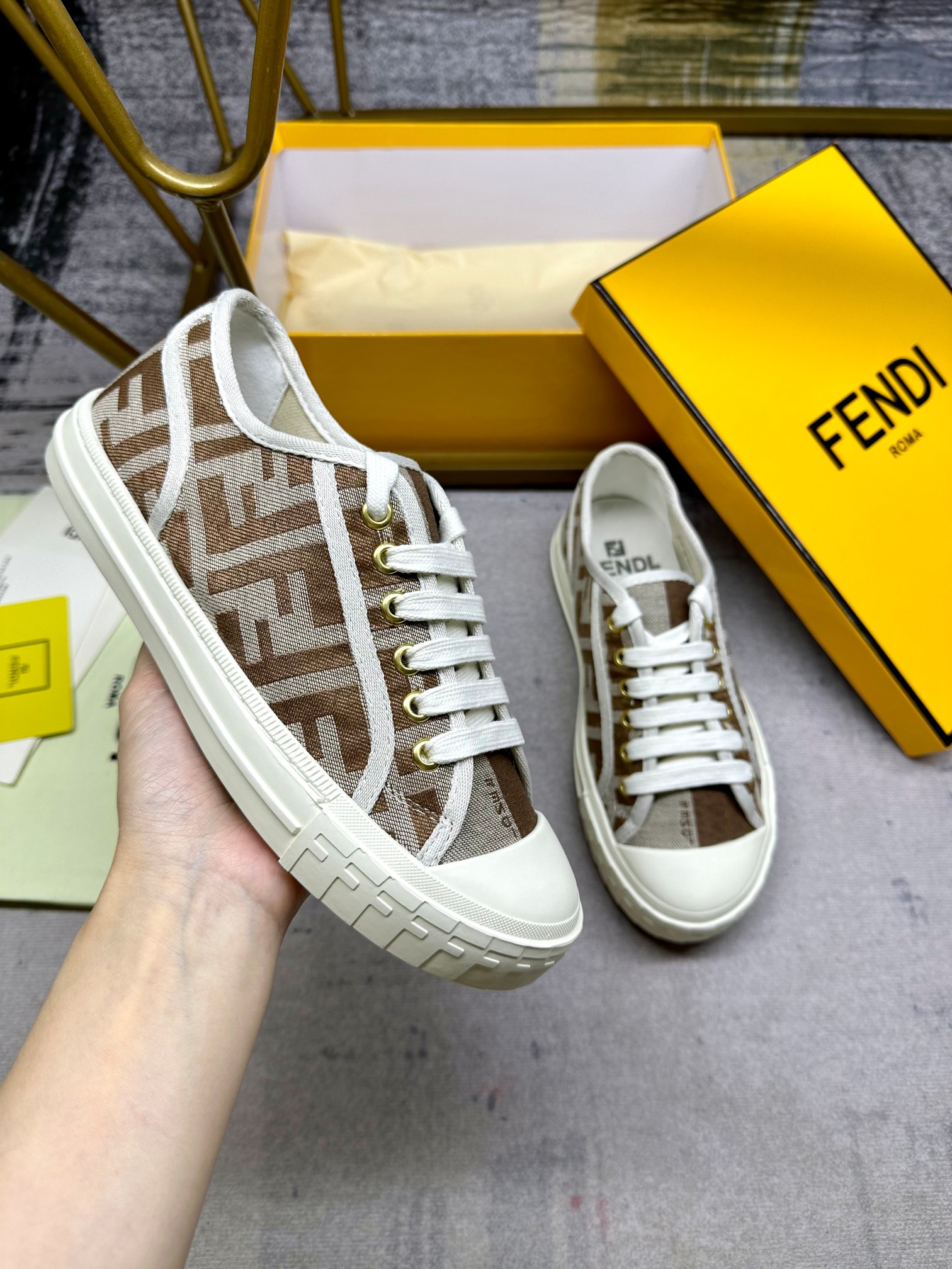 Fendi Shoes-M-0952