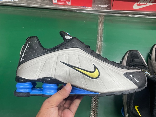 Shox R4-W-0073