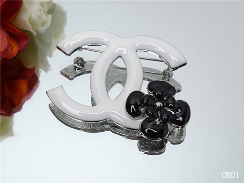 Chanel brooch-001