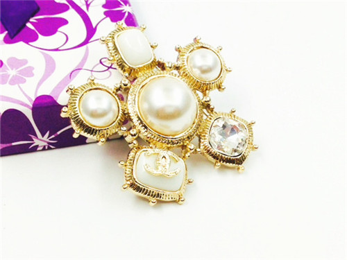 Chanel brooch-050