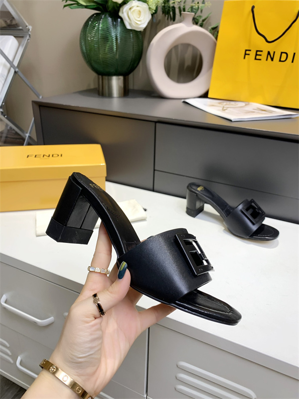 FENDI Sandal-W-124