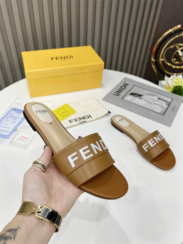 FENDI Sandal-W-130