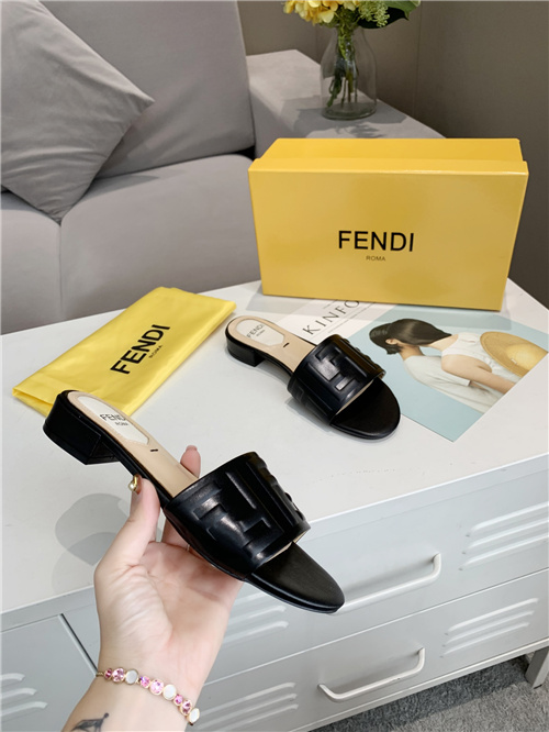 FENDI Sandal-W-044