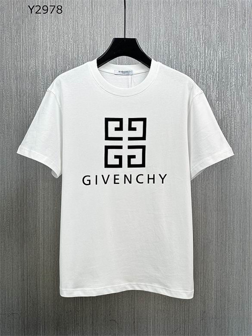 Givenchy Round neck T-shirt-M-351