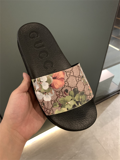 Gucci Sandal-W-236