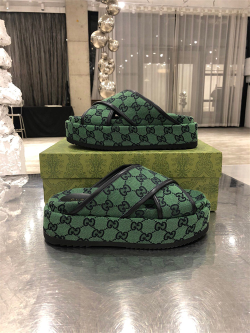 Gucci Sandal-W-305