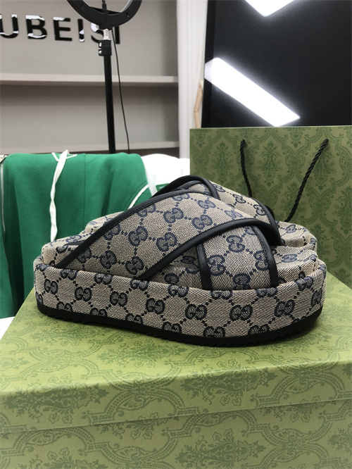 Gucci Sandal(2)-M-587