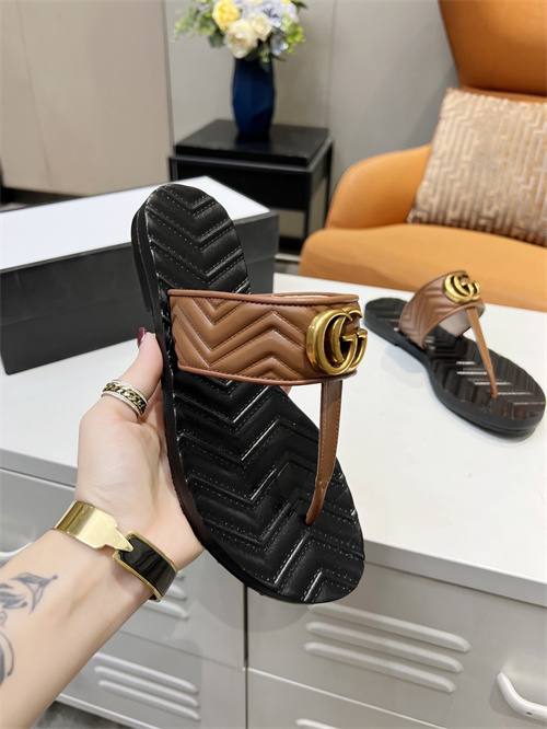 Gucci Sandal-W-515