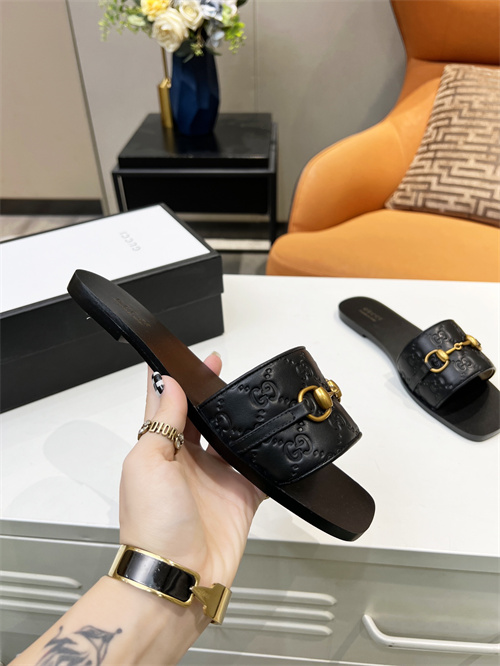 Gucci Sandal(2)-M-668