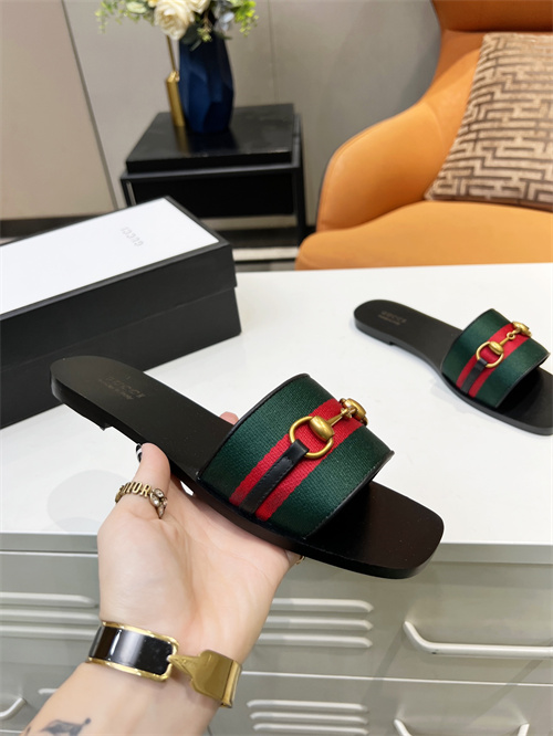 Gucci Sandal-W-559