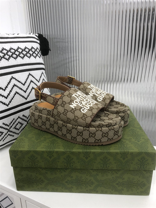 Gucci Sandal(2)-M-693