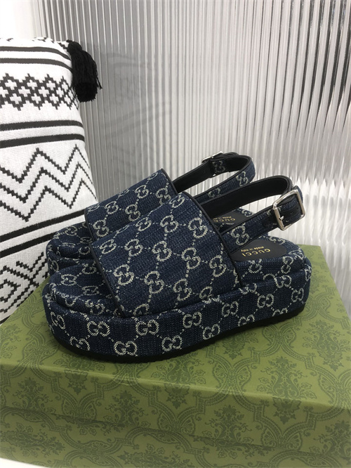 Gucci Sandal(2)-M-702