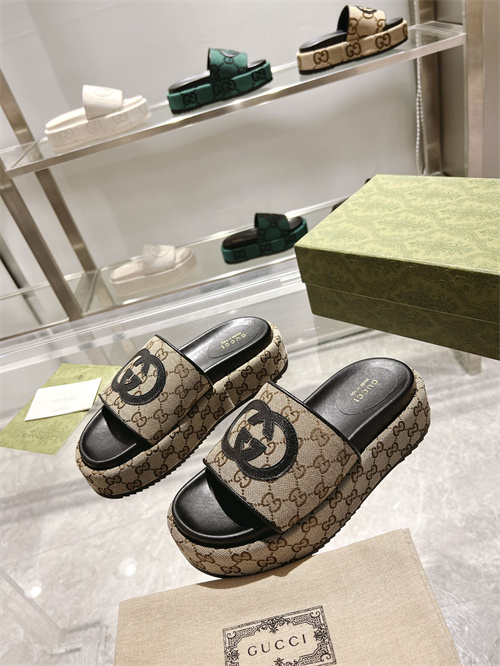 Gucci Sandal(2)-M-871