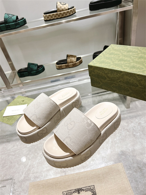 Gucci Sandal(2)-M-878