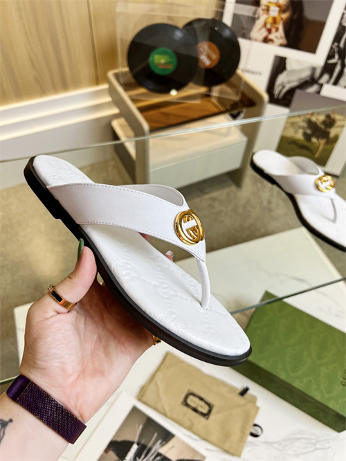 Gucci Sandal(2)-M-900
