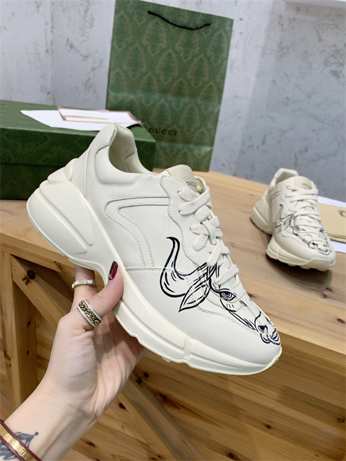 Gucci Clunky Sneaker-186