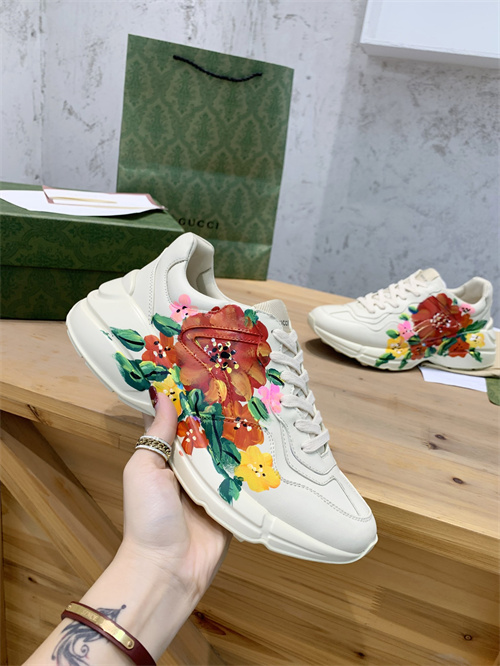 Gucci Clunky Sneaker-187