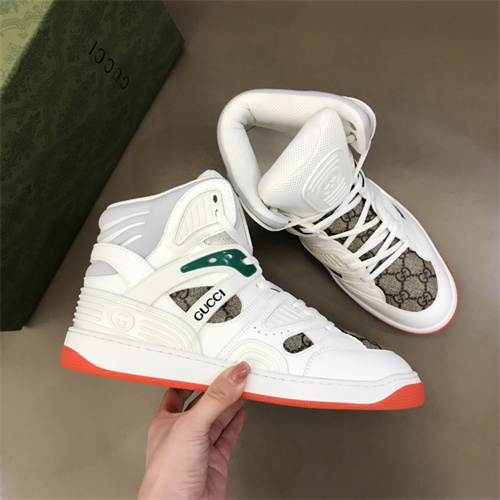 Gucci Clunky Sneaker-256