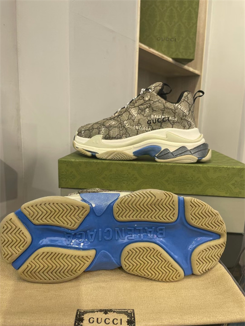 Gucci Clunky Sneaker-260