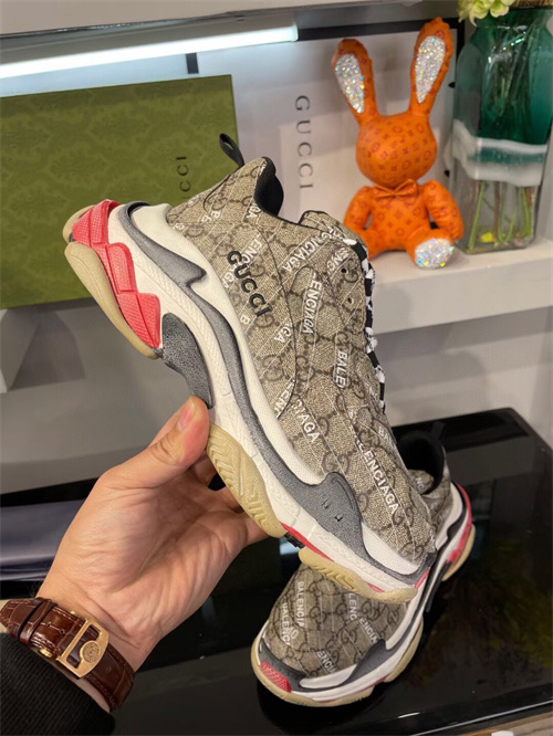 Gucci Clunky Sneaker-274