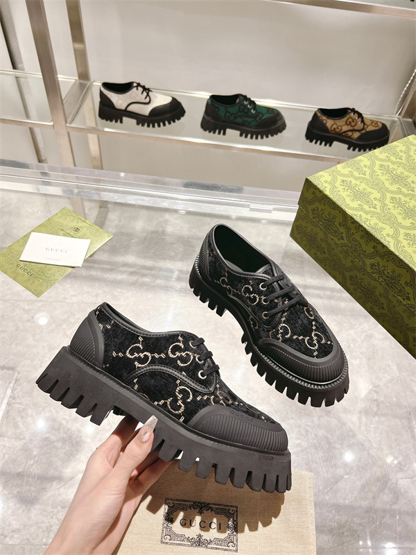 Gucci Clunky Sneaker-382