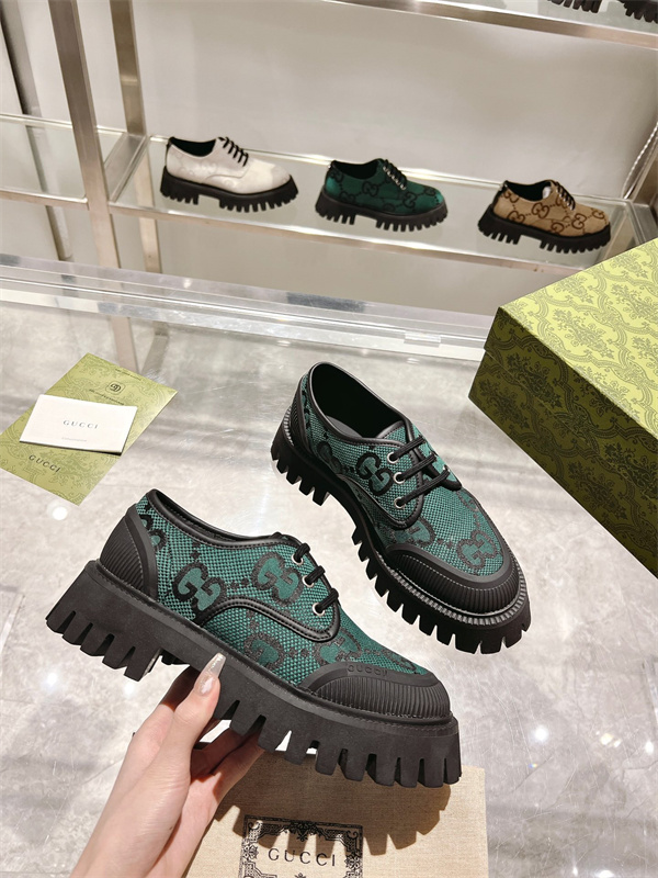 Gucci Clunky Sneaker-387
