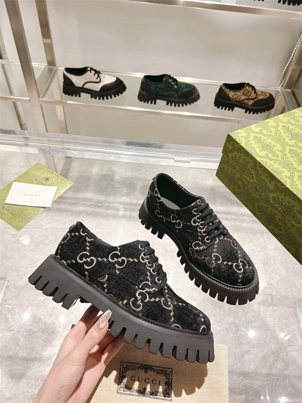 Gucci Clunky Sneaker-392