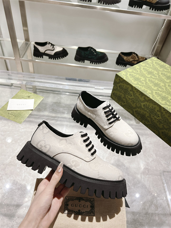Gucci Clunky Sneaker-393
