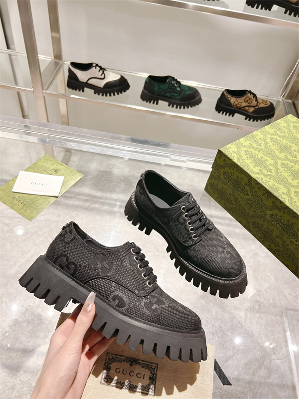 Gucci Clunky Sneaker-394