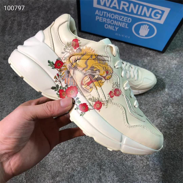 Gucci Clunky Sneaker-093