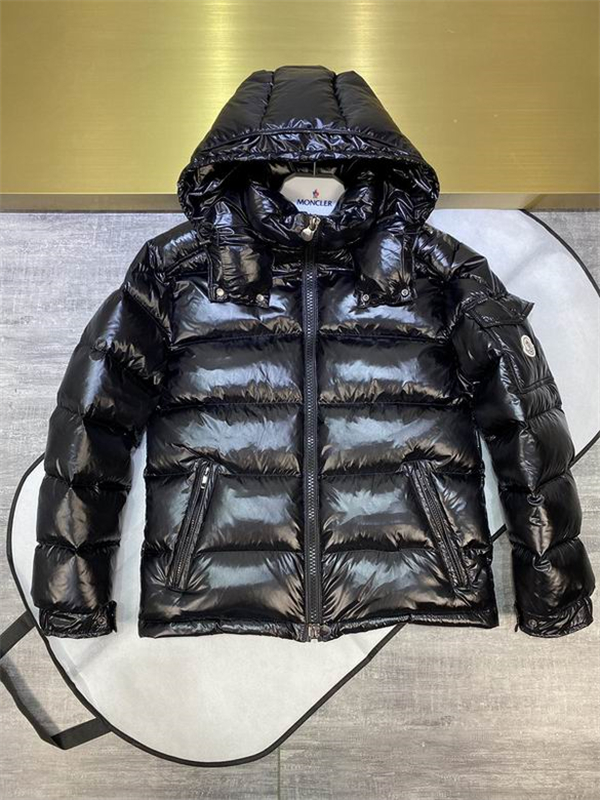 Moncler Down Jacket-M-030